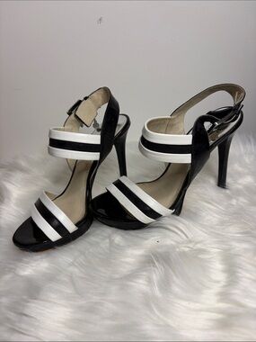 MICHAEL KORS Black and White 41/2” Heels SIZE 6